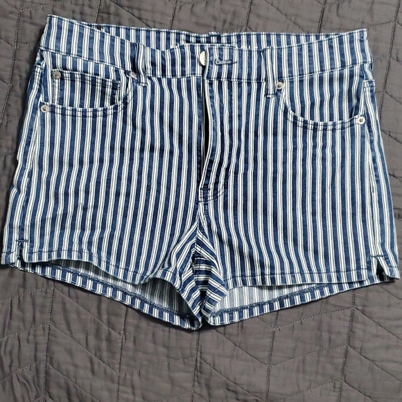 American Eagle Outfitters Pants - NWOT American Eagle Hi-Rise Shortie, size 12